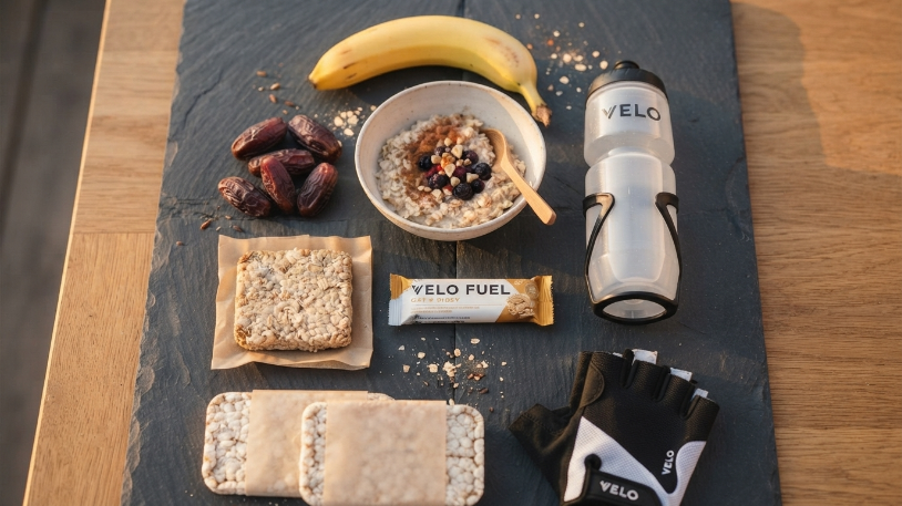 Cyclist preparing food and water bottles before a ride — cycling nutrition guide